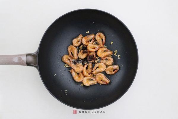 避风塘炒中虾的做法图解3
