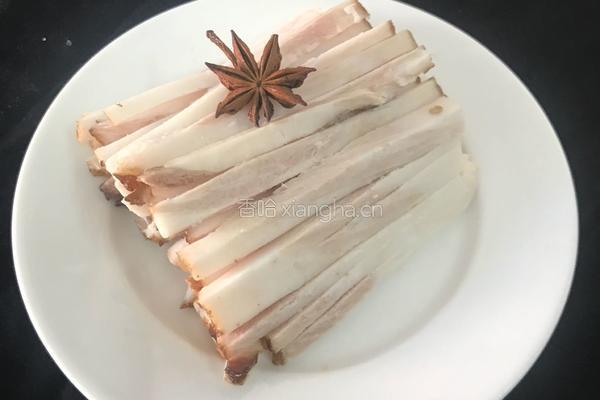 尖椒肉丝（五花肉）的做法图解1