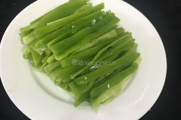 尖椒肉丝（五花肉）的做法图解2