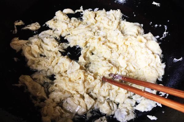 家常韭菜鸡蛋饺子的做法图解3