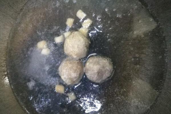 牛肉丸鸡蛋煮米粉的做法图解2