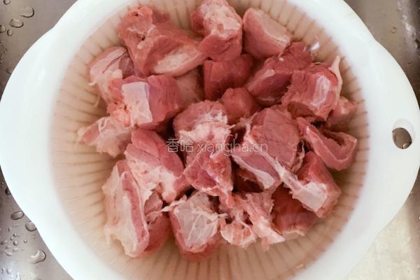 清炖牛肉胡萝卜的做法图解2