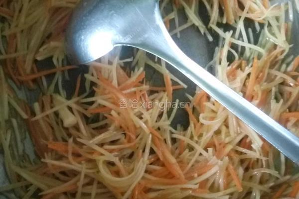 土豆炒胡萝卜丝的做法图解5
