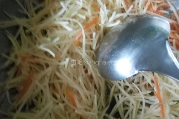 土豆炒胡萝卜丝的做法图解4