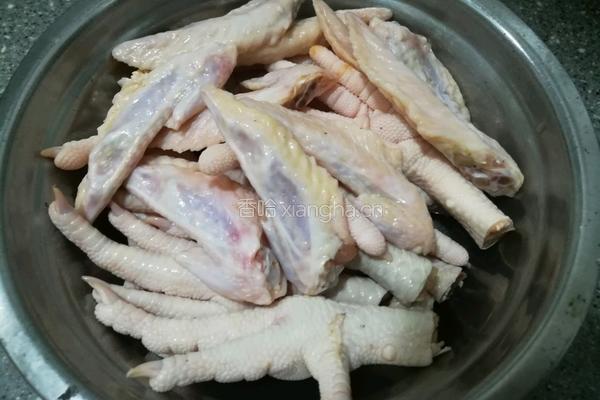 泡椒凤爪的做法图解1