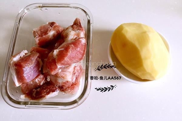 排骨炖土豆的做法图解1