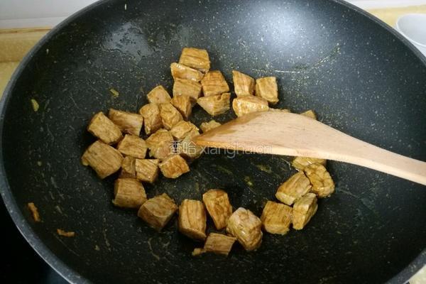 椰香咖喱牛肉的做法图解3