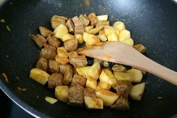 椰香咖喱牛肉的做法图解4