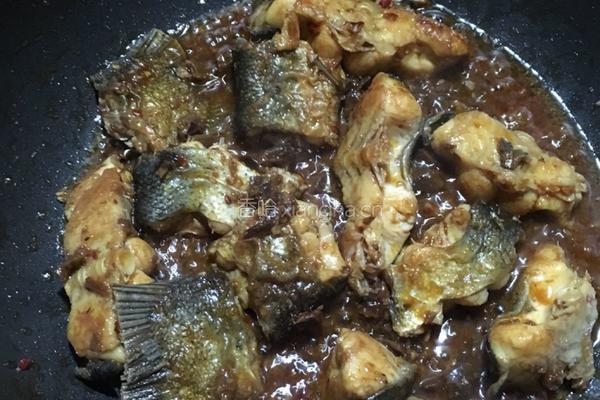 香菇酱焖鱼的做法图解5