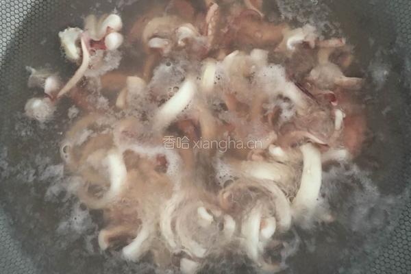 西芹炒墨鱼的做法图解2