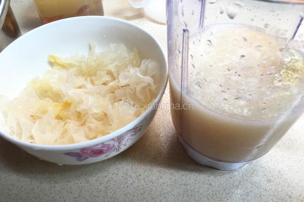 火龙果银耳羹的做法图解3
