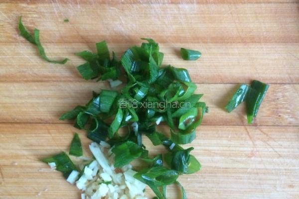 牛肉丸子菠菜汤的做法图解2