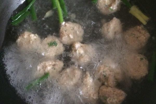 牛肉丸子菠菜汤的做法图解6