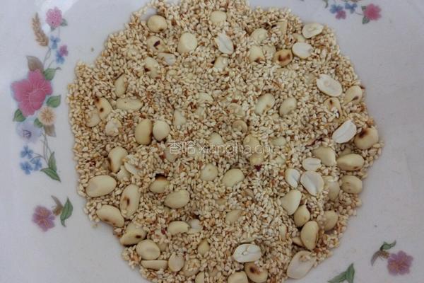 芝麻花生糖的做法图解7