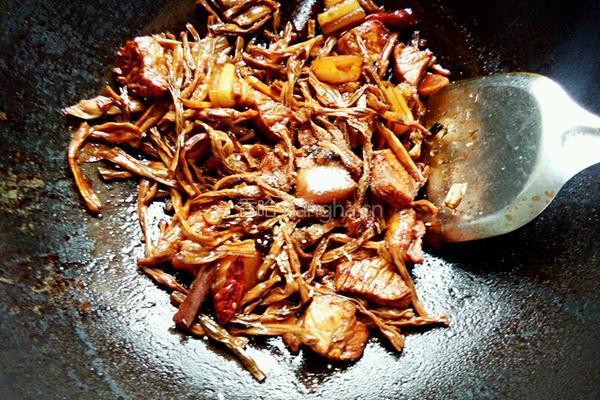 干豆角烧肉的做法图解12