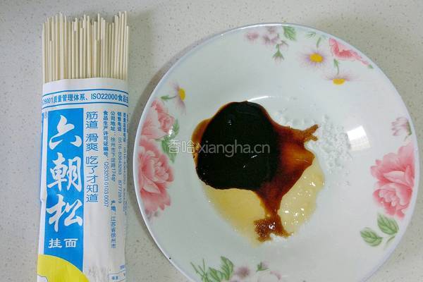 5分钟快手早餐酱油拌面的做法图解1