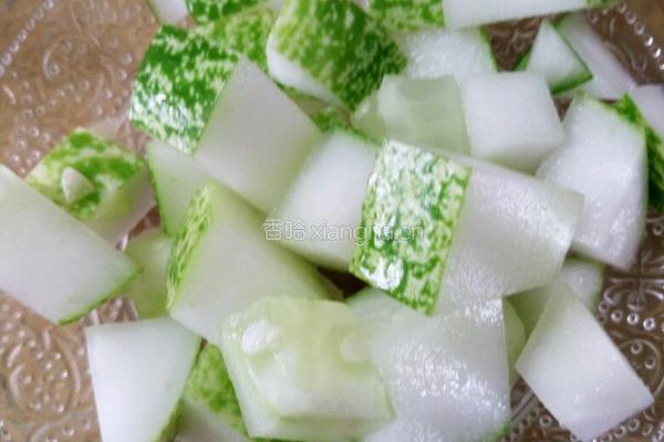 黄瓜胡萝卜蛋炒饭（蔬式蛋炒饭）的做法图解2
