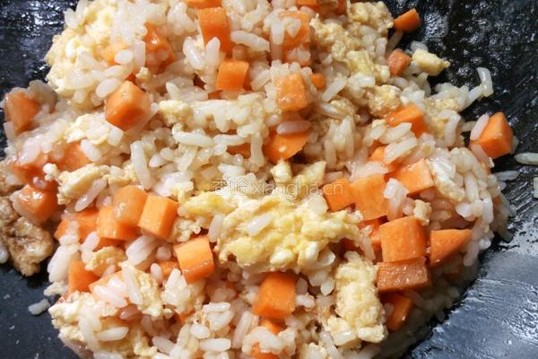 黄瓜胡萝卜蛋炒饭（蔬式蛋炒饭）的做法图解6