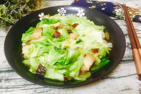 耗油手撕包菜的做法图解1