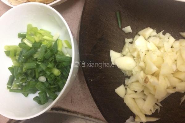 萝卜炒豆泡的做法图解3
