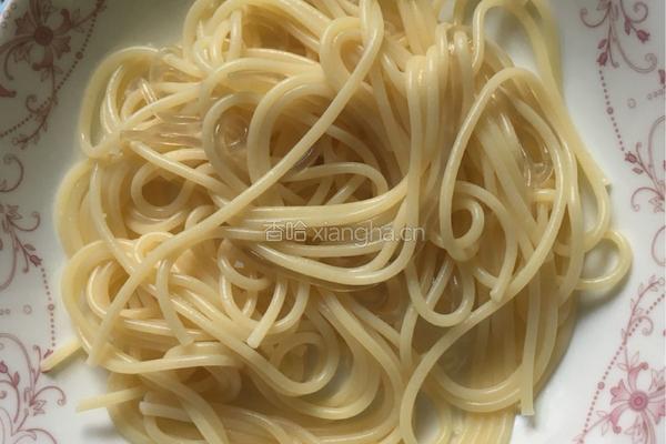 古龙肉酱意面的做法图解2