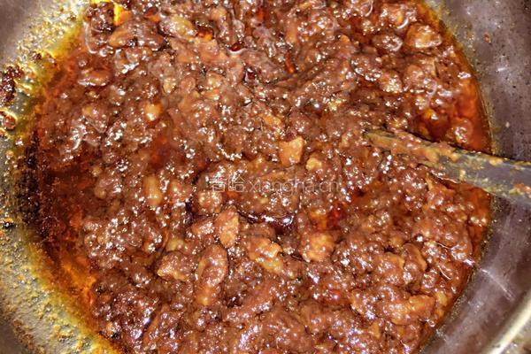 古龙肉酱意面的做法图解3