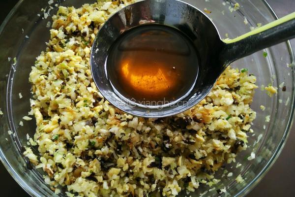 虾皮鸡蛋包菜饺子的做法图解17