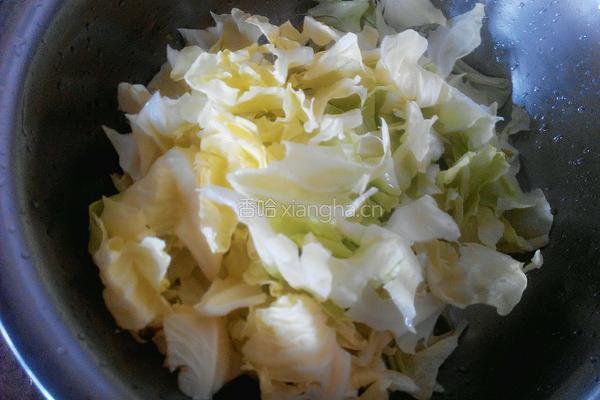 蚝油手撕包菜的做法图解1