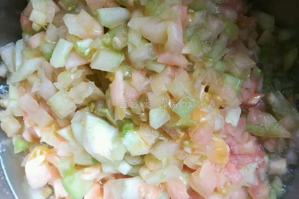 西红柿猪肉饺的做法图解3