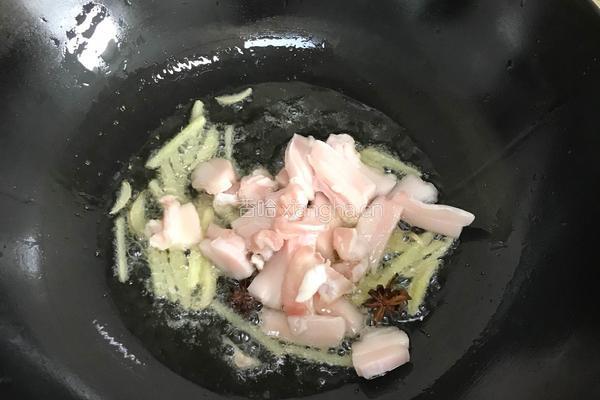五花肉炖紫菜的做法图解3