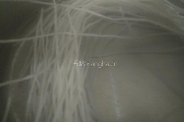 红烧肉炖鸡腿粉条的做法图解2
