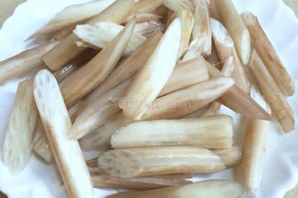 五花肉炒藕尖的做法图解3