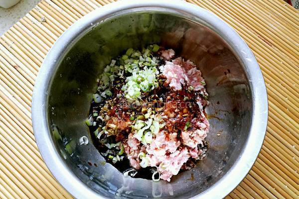 猪肉豆角包子的做法图解7