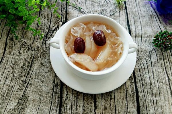 红枣雪梨银耳羹的做法图解6