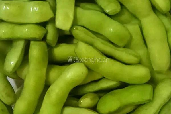 香辣毛豆的做法图解1