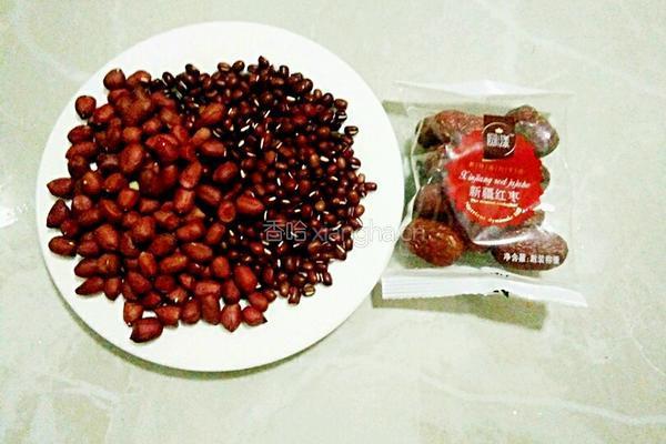 红枣红豆花生养颜豆浆的做法图解1