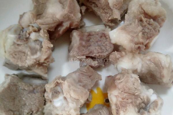 胡萝卜山药排骨汤的做法图解3