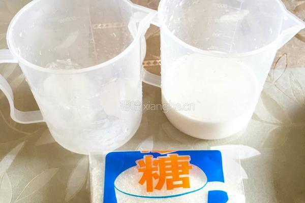 香蕉牛奶火龙果思慕雪的做法图解3