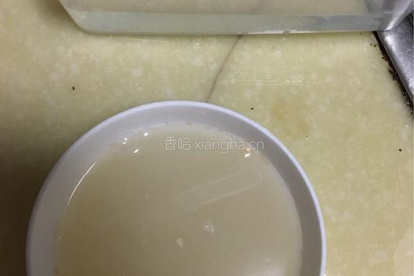 韭菜鸡蛋馅包子的做法图解2