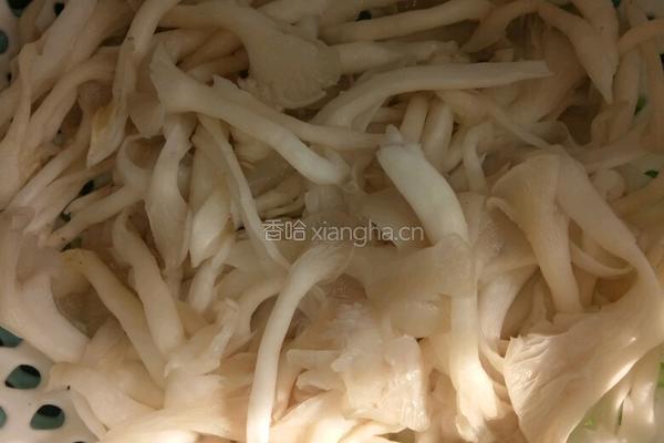 西红柿蘑菇肉汤的做法图解2