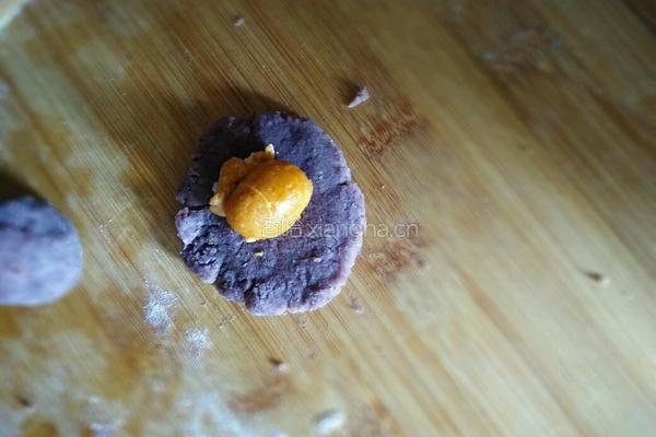 红豆蛋黄酥的做法图解12