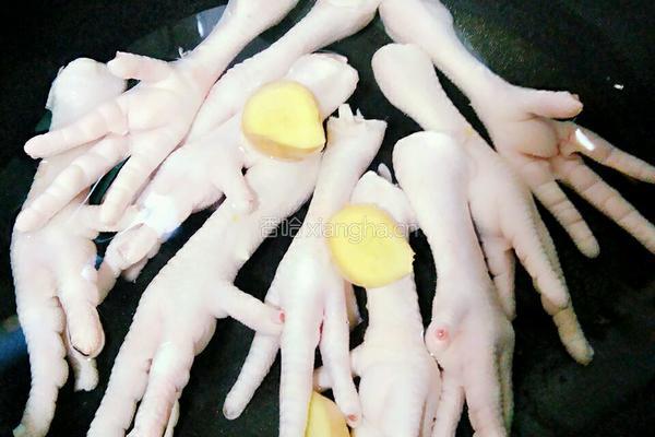 红豆凤爪汤的做法图解3