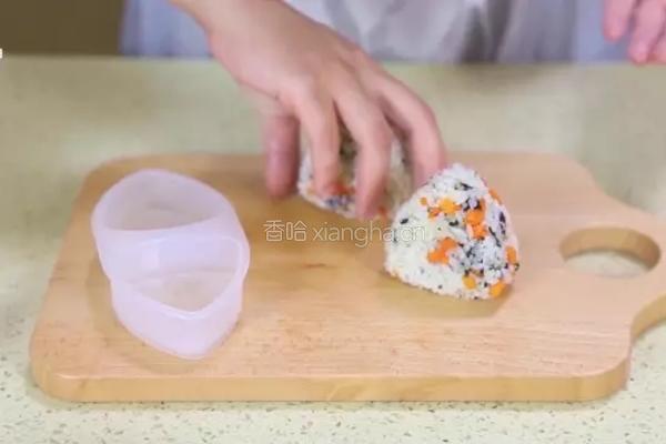 海苔寿司的做法图解17