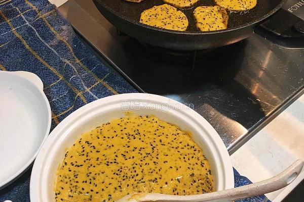 南瓜黑芝麻煎饼的做法图解7
