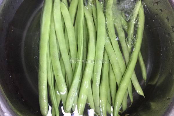 榄菜肉末四季豆的做法图解1