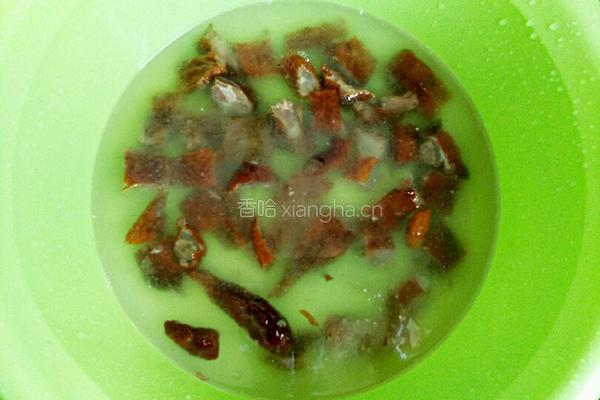 青椒炒腊鸭的做法图解3