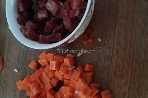 玉米胡萝卜肉粒的做法图解2