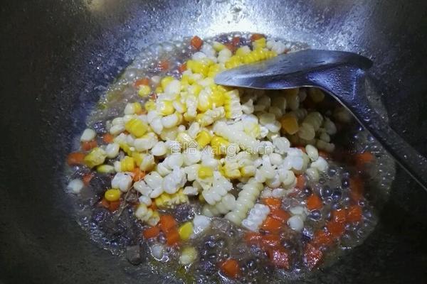 玉米胡萝卜肉粒的做法图解5