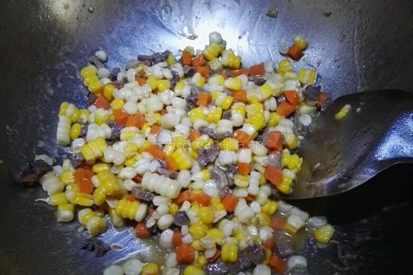 玉米胡萝卜肉粒的做法图解6