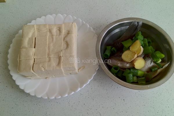 鲈鱼豆腐汤的做法图解2